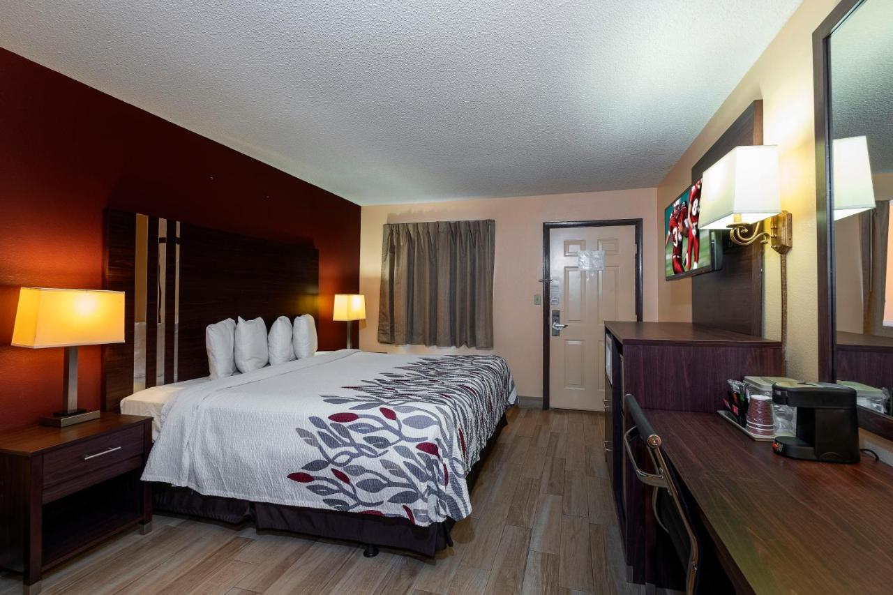 Red Roof Inn Valdosta - University Экстерьер фото