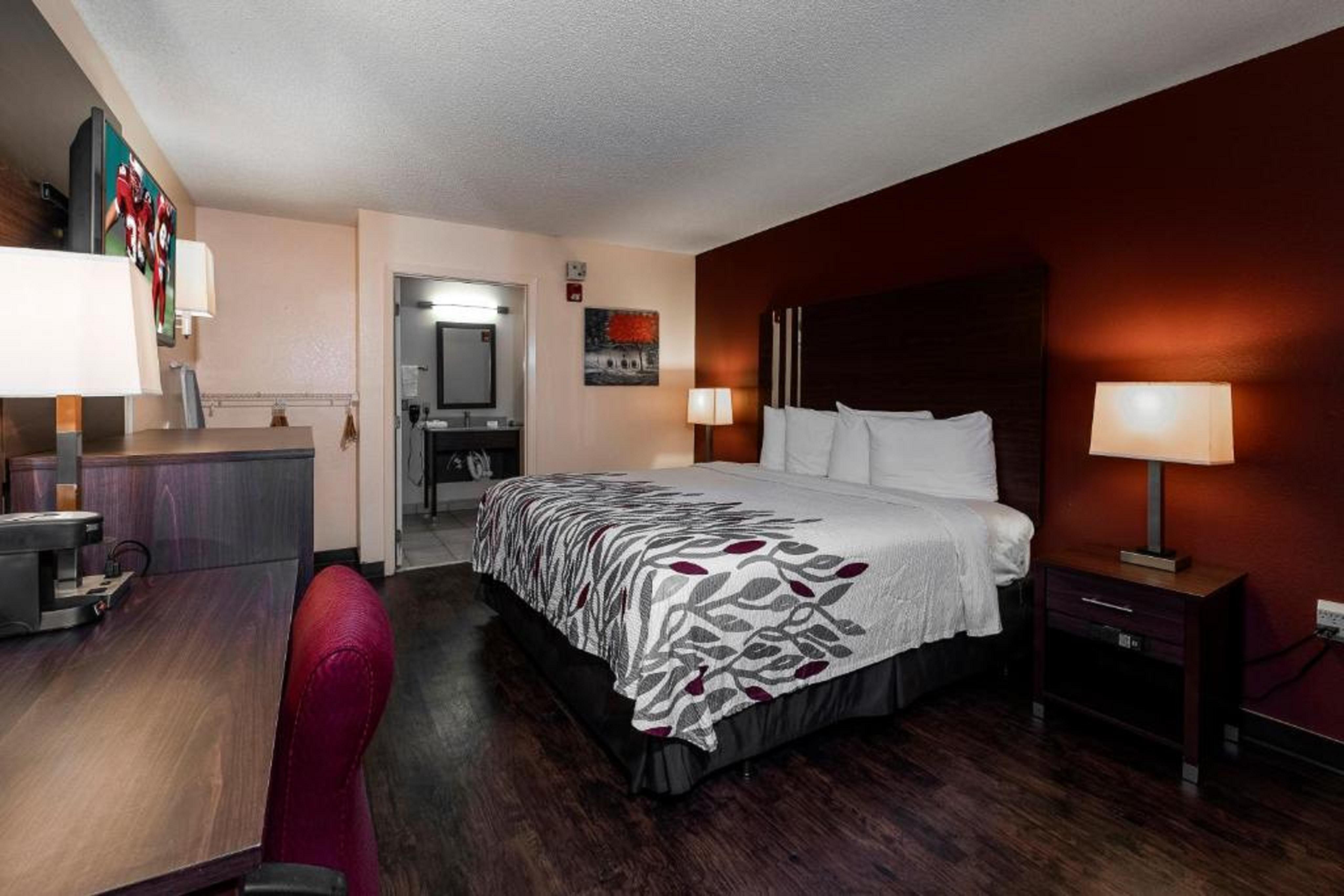 Red Roof Inn Valdosta - University Экстерьер фото