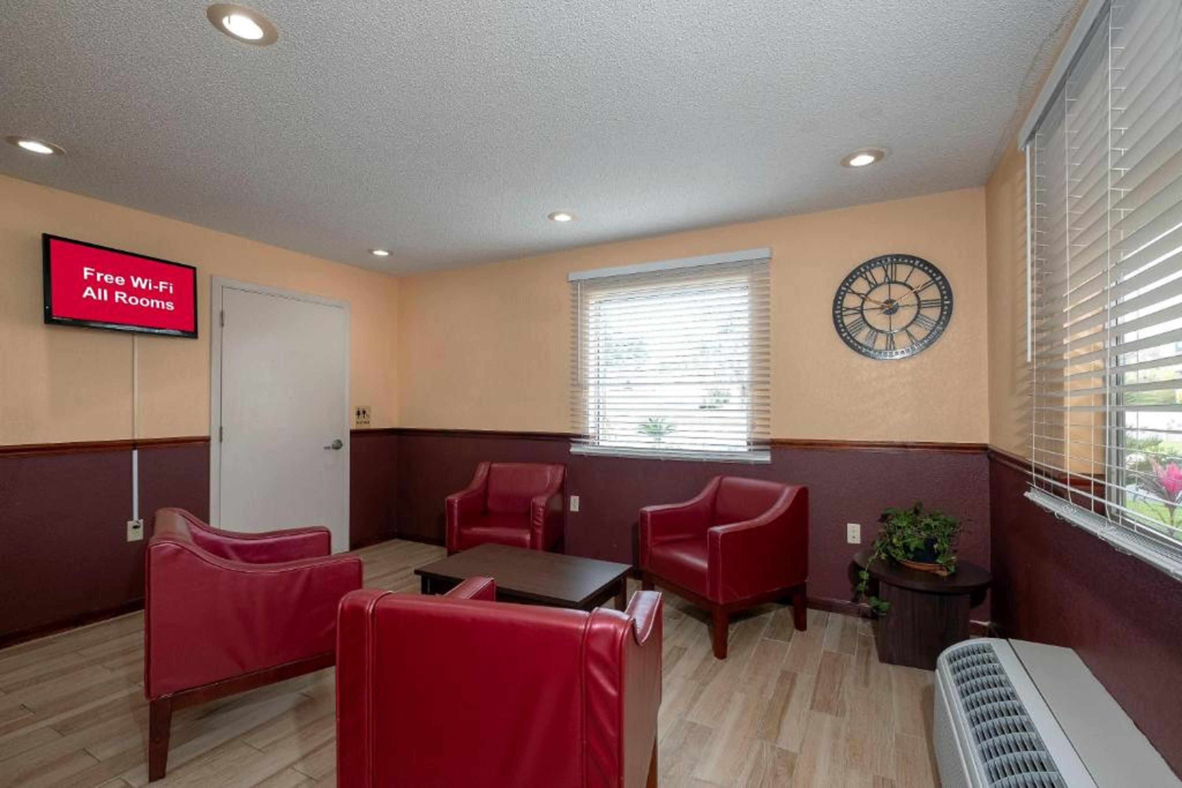 Red Roof Inn Valdosta - University Экстерьер фото