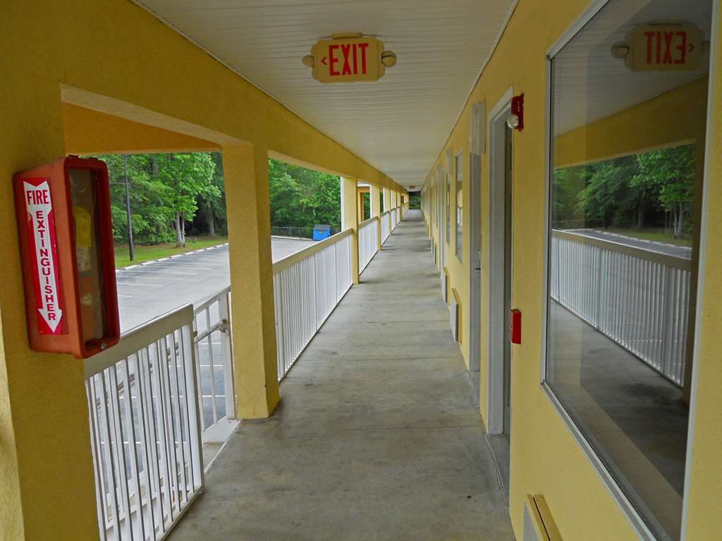 Red Roof Inn Valdosta - University Экстерьер фото