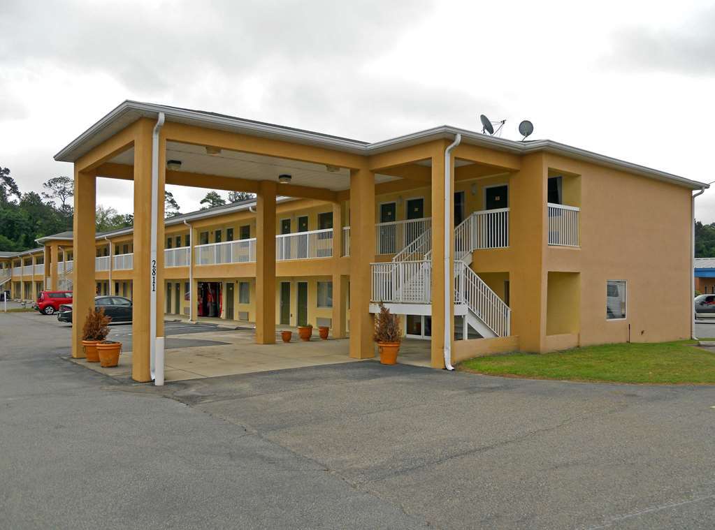 Red Roof Inn Valdosta - University Экстерьер фото