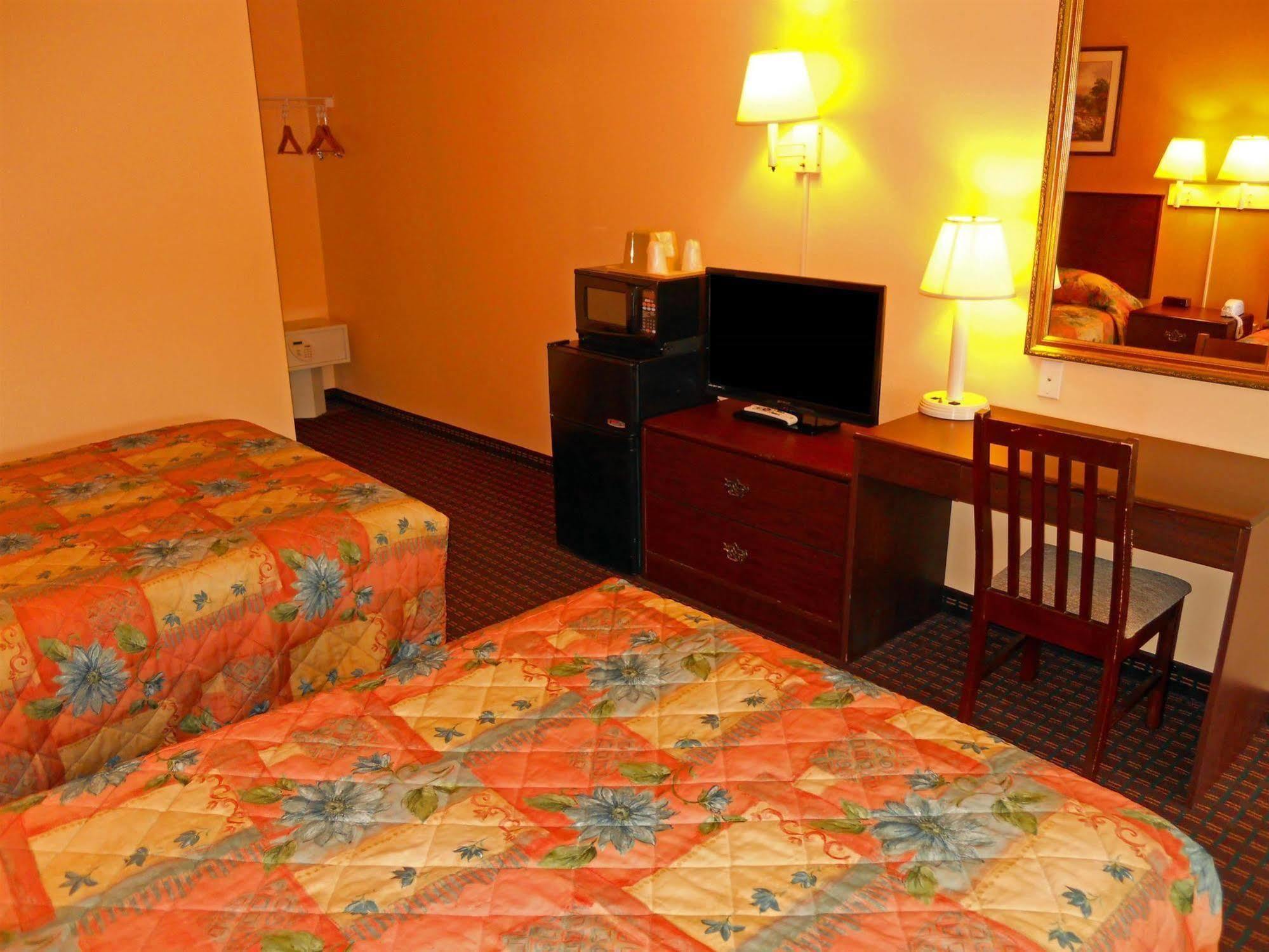 Red Roof Inn Valdosta - University Экстерьер фото